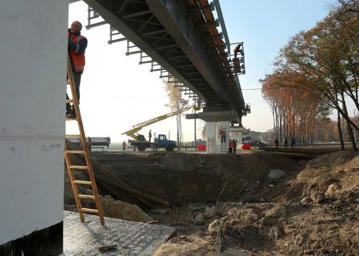 УЗ закінчила будівництво естакади через дорогу Київ-Харків для поїздів до Борисполя